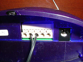 ������{�̕����Œ肵�܂��B �R�[�h�́A�t�b�N�̉���ʂ��āA�߂��̃X���b�g����o���܂�